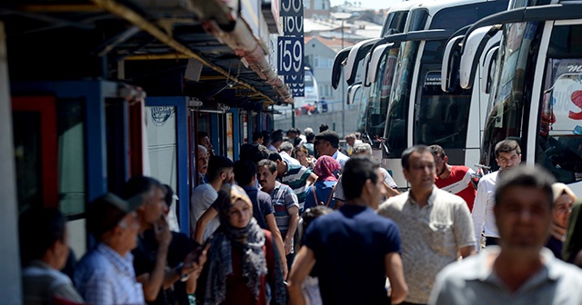 Otogarda gidiş yoğunluğu devam ediyor