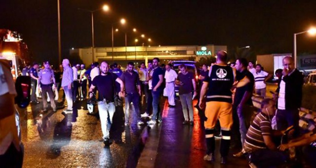 Otoyolda zincirleme trafik kazası: Çok sayıda yaralı var