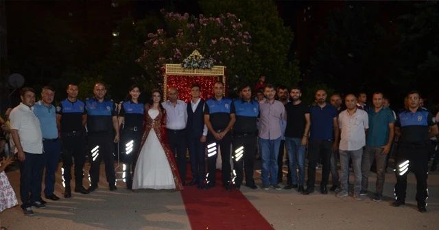 Polise düğününde meslektaşlarından sürpriz