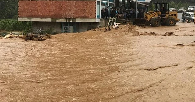 Rize&#039;de valilik uyardı, sel alarmı verildi