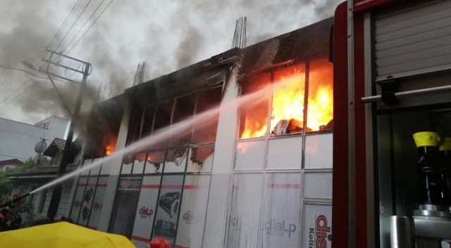 Sakarya’da iş yerine yıldırım düştü