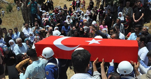 Şehit asker Şırnak'ta gözyaşları arasında toprağa verildi