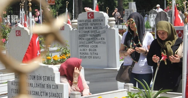 Şehitlikte hüzün