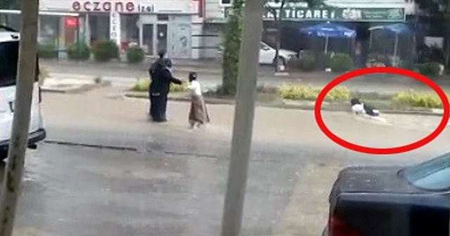 Sel çocuğu böyle sürükledi