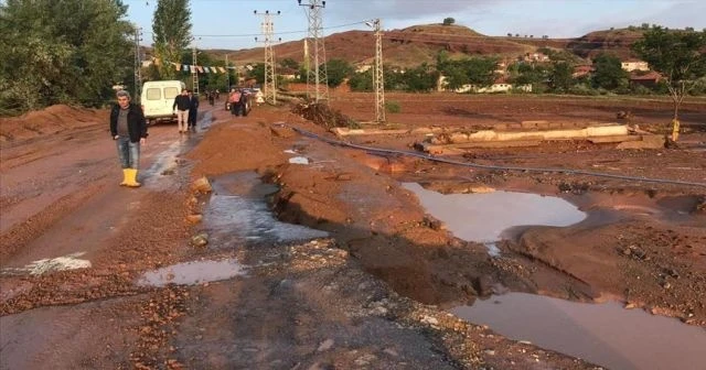 Sele kapılan karı koca hayatını kaybetti