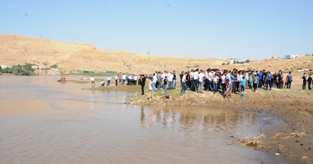 Serinlemek için Dicle Nehri&#039;ne giren 20 yaşındaki genç suda kayboldu