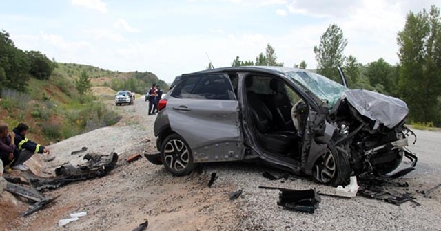 Sivas&#039;ta trafik kazası: 1 ölü, 1 yaralı