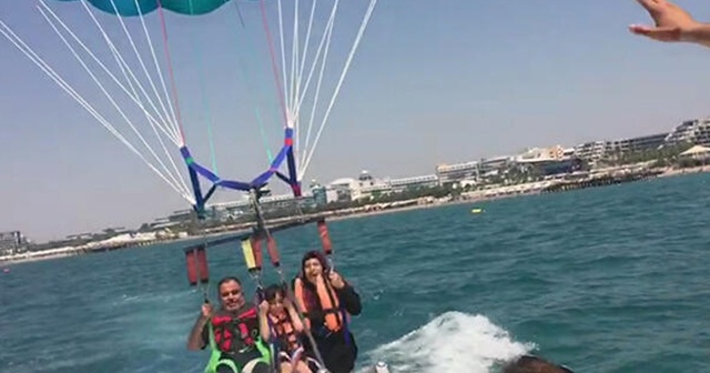 Tekneye bağlı paraşütle 50 metreden denize düşen Filistinli turist öldü