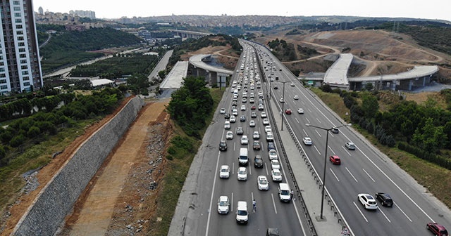 TEM'deki trafik yoğunluğu havadan görüntülendi