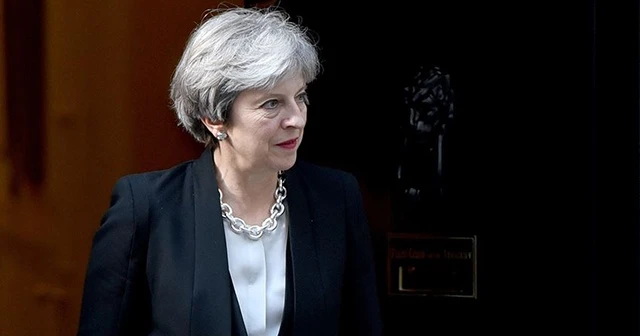 Theresa May parti liderliğini resmen bıraktı