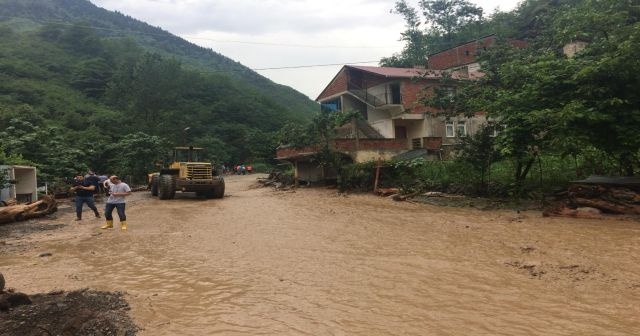 Trabzon&#039;un Araklı ilçesinde yaşanan sel felaketinde bilanço giderek artıyor