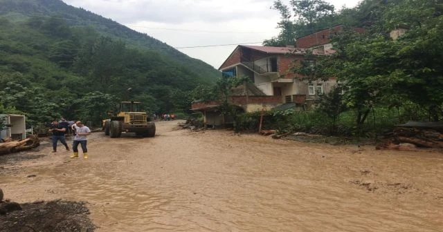 Trabzon'un Araklı ilçesinde yaşanan sel felaketinde bilanço giderek artıyor