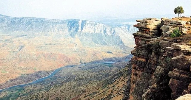 Uçurumun kenarında "tehlikeli" kahvaltı