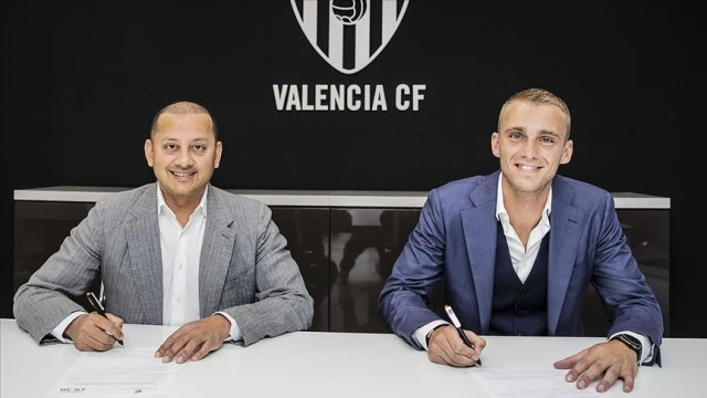 Valencia kaleci Cillessen'i kadrosuna kattı