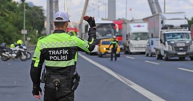 Validen sürücülere uyarı: “Trafik kurallarına uyalım, uymayanları uyaralım”