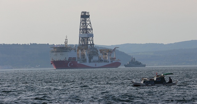 Yavuz gemisi Çanakkale Boğazı&#039;ndan geçti