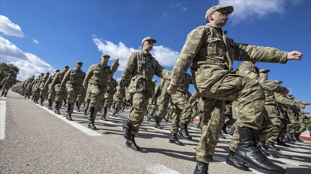 Yeni Askerlik Yasası Salı günü oylanacak