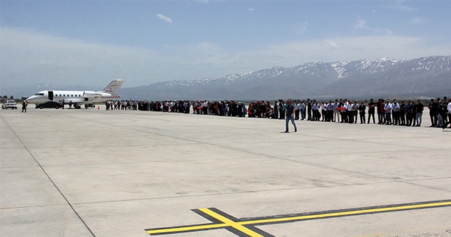 Yıldırım&#039;ın hemşehrisiyle tokalaşması 1 saat 8 dakika sürdü