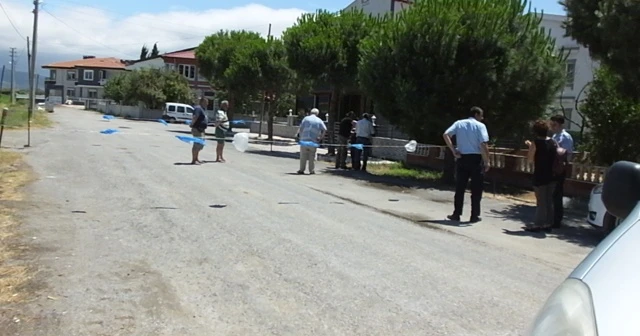 'Bu cadde benim' diyerek, tel çekip yolu kapattı