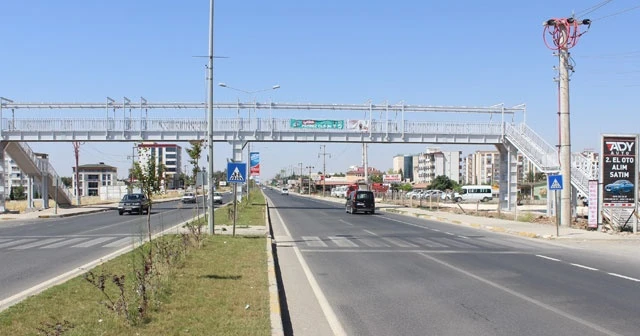 Adıyaman&#039;da trajikomik üst geçit