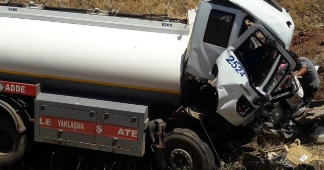 Adıyaman&#039;da yakıt tankeri şarampole devrildi: 1 ölü