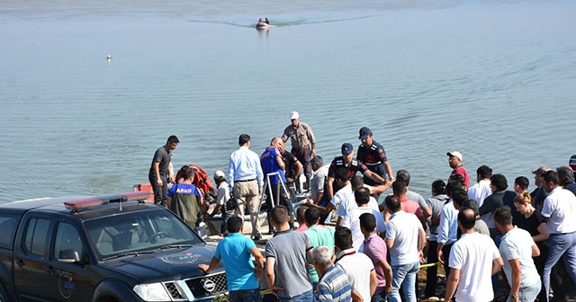 Alabora olan tekneden düşen iki kişinin cesedine ulaşıldı