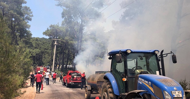 Alev alan araç az daha orman yangınına neden oluyordu