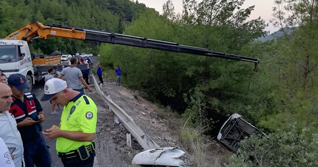 Antalya’da tur midibüsü devrildi: 1&#039;i ağır 20 turist yaralı