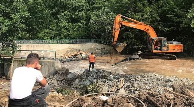 Araklı'daki selde kaybolan 2 kişiyi arama çalışmaları sürüyor