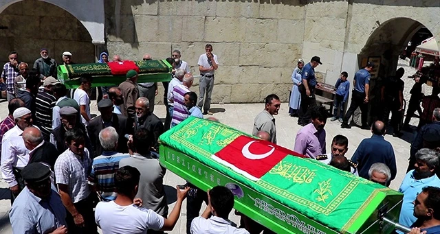 Baba oğul, baltayla saldırdıkları kişi tarafından öldürüldü