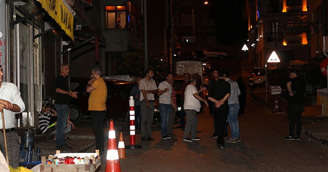 Beyoğlu&#039;nda silah sesleri! Sokaktakilere ateş açtı