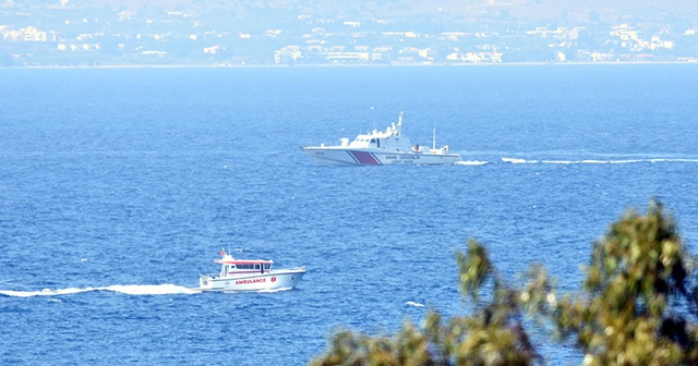 Bodrum&#039;da düzensiz göçmenleri taşıyan tekne battı