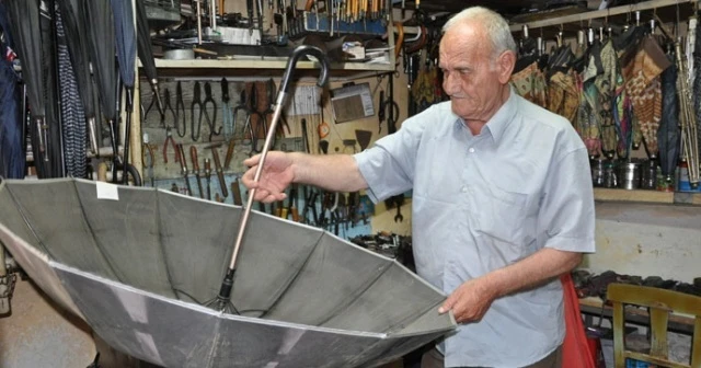 Bu meslek Türkiye'de sınırlı: Şemsiye tamirciliği