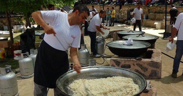 Bu pilavı yemek için 600 yıldır bu köye her yıl 20 bin kişi akın ediyor