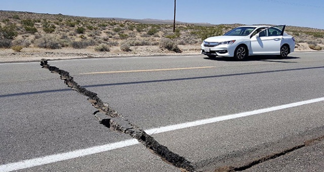California&#039;da 6.4 büyüklüğünde deprem