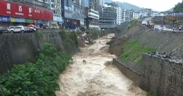 Çin&#039;de sağanak sele dönüştü: 4 kişi hayatını kaybetti