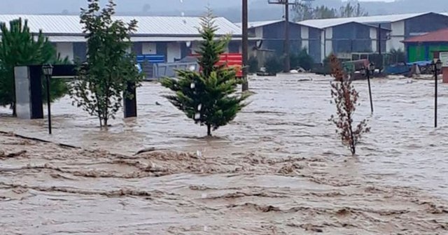 Çorum&#039;da sağanak sele neden oldu