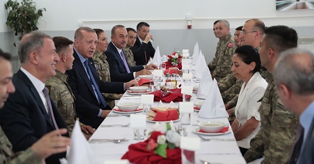 Cumhurbaşkanı Erdoğan Bosna&#039;da görevli Türk askerlerini ziyaret etti