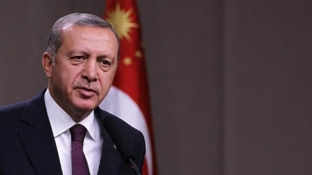 Cumhurbaşkanı Erdoğan&#039;dan Çengelköy&#039;de esnaf ziyareti