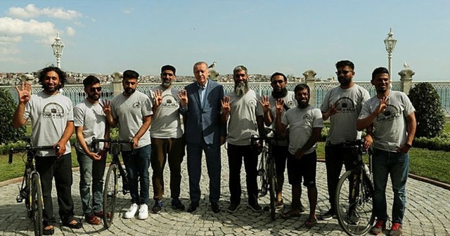 Cumhurbaşkanı Erdoğan, Medine&#039;ye doğru pedal çeviren grubu kabul etti