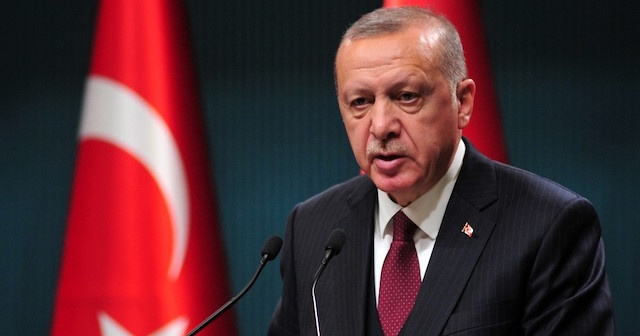 Cumhurbaşkanı Erdoğan, Necmettin Erbakan’ın kabrini ziyaret ederek dua okudu