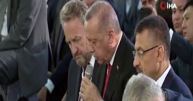Cumhurbaşkanı Erdoğan, şehitler için Kur&#039;an-ı Kerim okudu