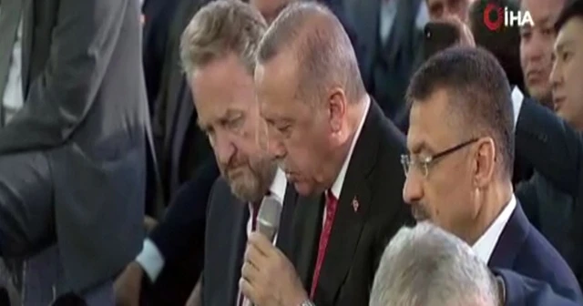 Cumhurbaşkanı Erdoğan, şehitler için Kur'an-ı Kerim okudu