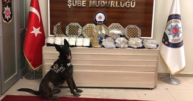 Dama tahtalarının arasından uyuşturucu çıktı