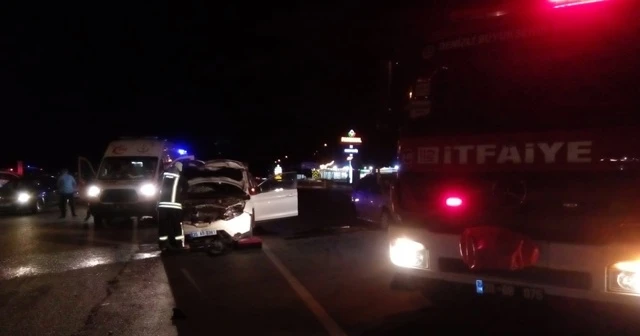 Denizli'de 2 otomobil çarpıştı: 4'ü çocuk, 11 yaralı