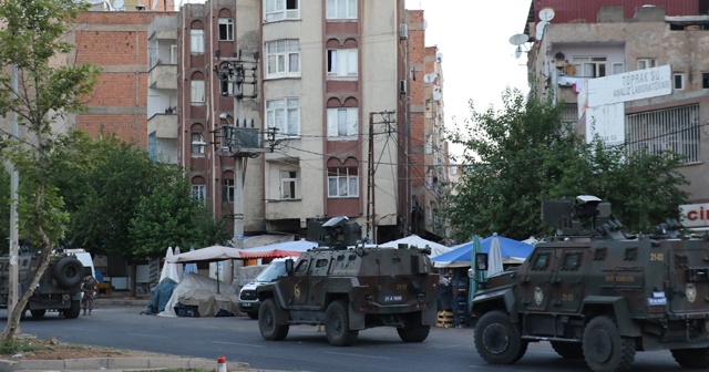 Diyarbakır&#039;da eve operasyon: 1 terörist öldürüldü
