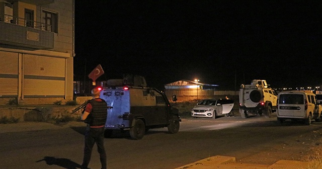 Diyarbakır'da zırhlı polis aracına el bombalı saldırı