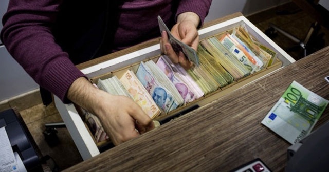 Dolar ve Euro&#039;da ivme aşağı doğru