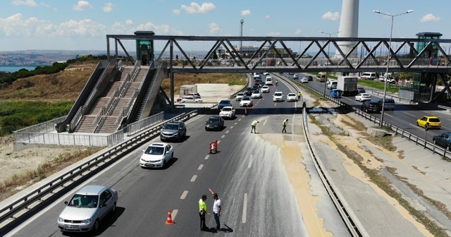 E-5&#039;te basınçlı su boruyu patlattı, trafik kilitlendi