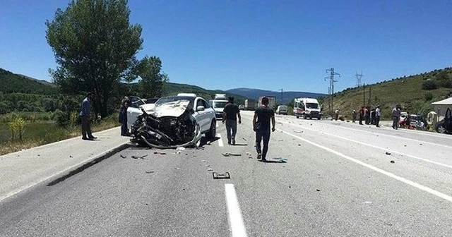 Erzincan’da feci kaza: 3 ölü, 6 yaralı